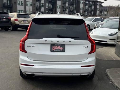 2016 Volvo XC90 T6 Momentum