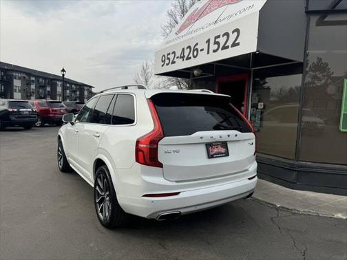 2016 Volvo XC90 T6 Momentum