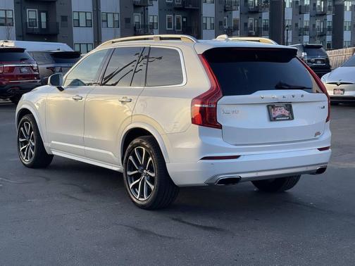 2016 Volvo XC90 T6 Momentum