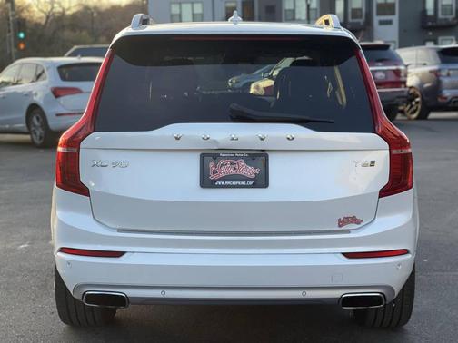 2016 Volvo XC90 T6 Momentum