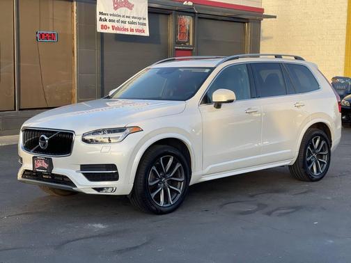 2016 Volvo XC90 T6 Momentum