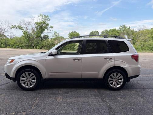 Satin White Pearl 2013 Subaru Forester 2.5X