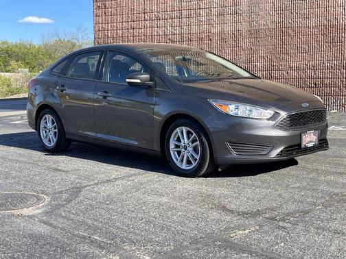 Gray 2015 Ford Focus SE