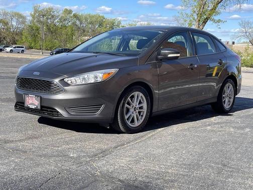 Gray 2015 Ford Focus SE
