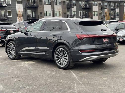 2019 Audi e-tron Premium Plus