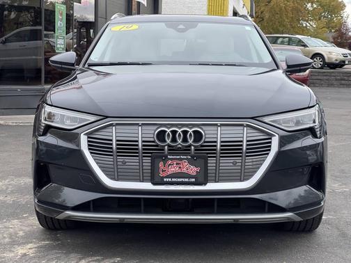 2019 Audi e-tron Premium Plus