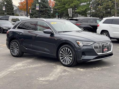 2019 Audi e-tron Premium Plus