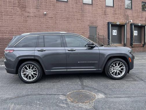 Baltic Gray Metallic Clearcoat 2022 Jeep Grand Cherokee Summit
