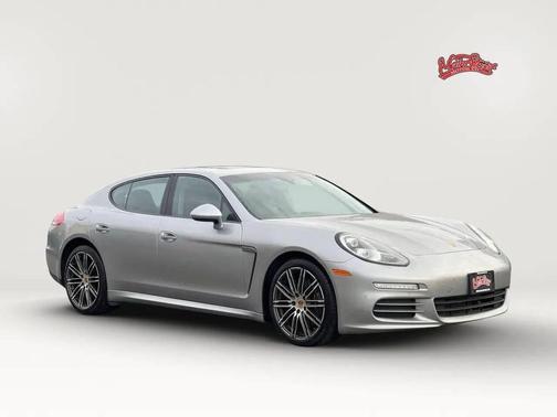 2016 Porsche Panamera 4 Edition