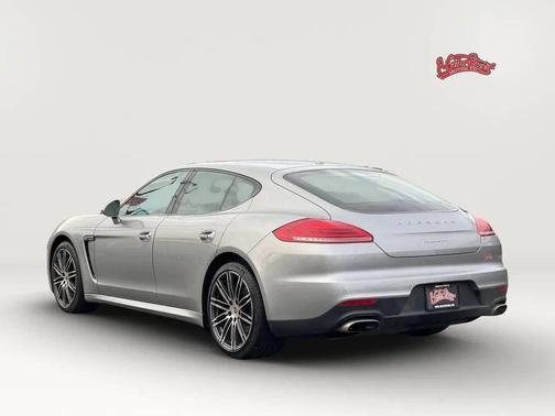 2016 Porsche Panamera 4 Edition