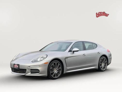 2016 Porsche Panamera 4 Edition