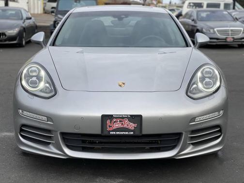 2016 Porsche Panamera 4 Edition