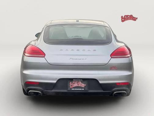 2016 Porsche Panamera 4 Edition