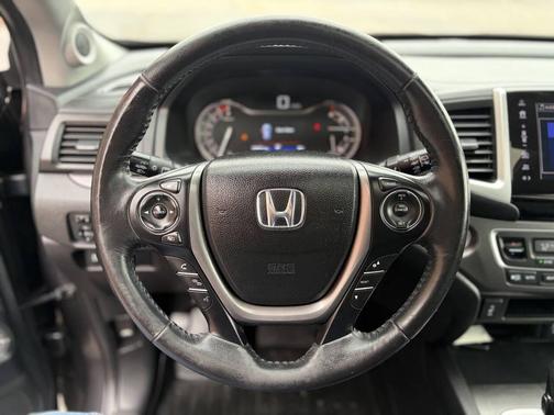 Modern Steel Metallic 2017 Honda Pilot EX-L