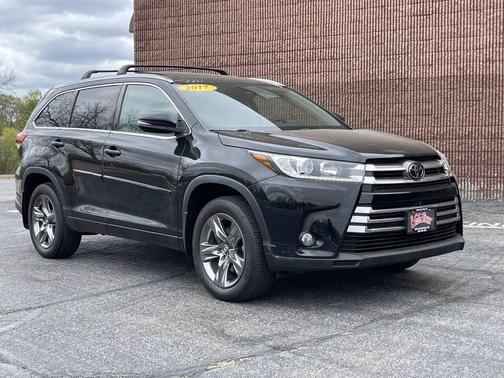 Midnight Black Metallic 2017 Toyota Highlander Limited Platinum