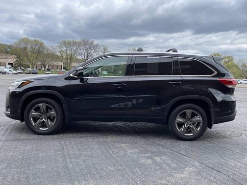 Midnight Black Metallic 2017 Toyota Highlander Limited Platinum