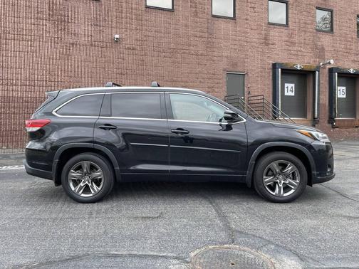 Midnight Black Metallic 2017 Toyota Highlander Limited Platinum