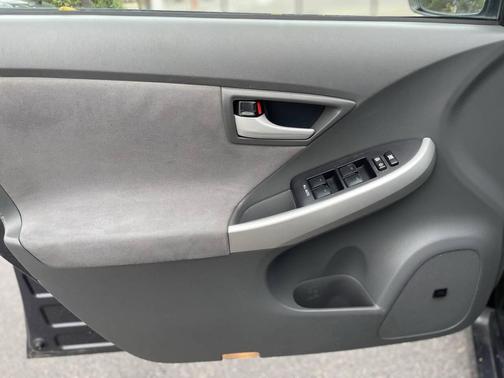 2010 Toyota Prius III