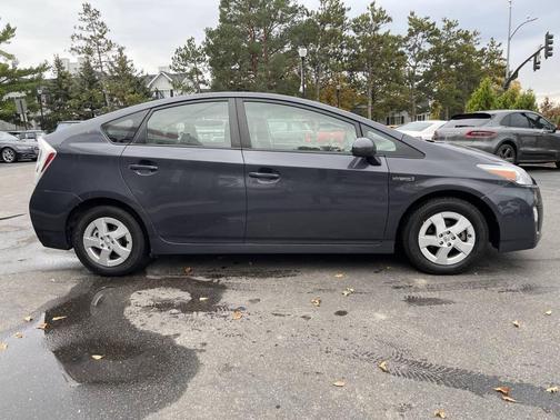 2010 Toyota Prius III