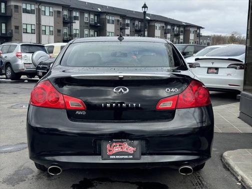 2015 INFINITI Q40 Base
