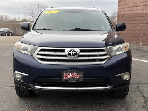 Blue 2011 Toyota Highlander SE