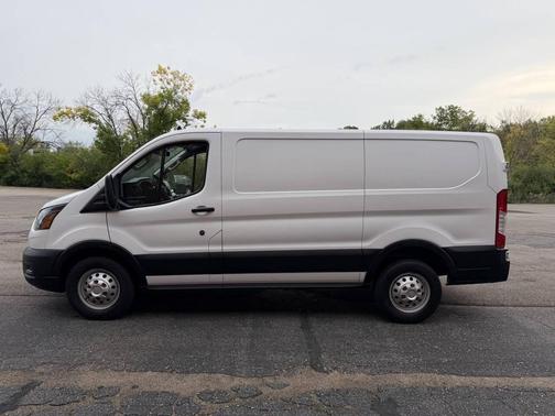 Oxford White 2022 Ford Transit-250 Base