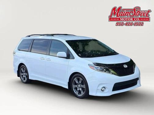 Super White 2017 Toyota Sienna SE Premium