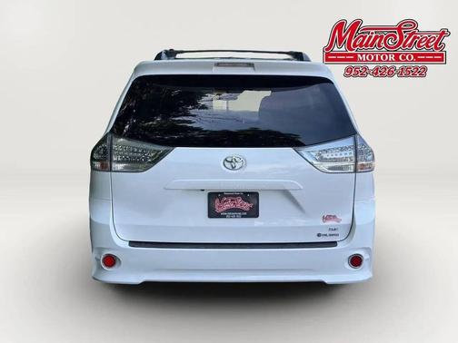 Super White 2017 Toyota Sienna SE Premium