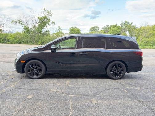 Crystal Black Pearl 2023 Honda Odyssey Sport