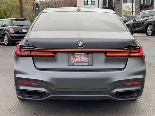 2021 BMW 750 i xDrive