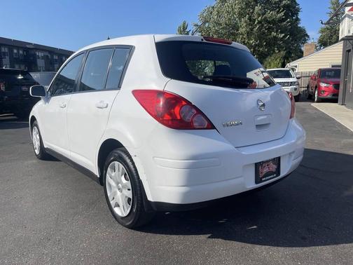 2011 Nissan Versa 1.8 S