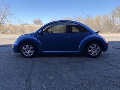Blue 2003 Volkswagen New Beetle GLS TDI