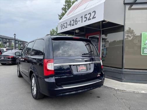 2011 Chrysler Town & Country Limited