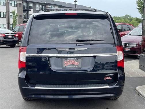 2011 Chrysler Town & Country Limited