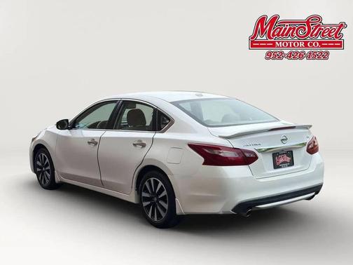 White 2018 Nissan Altima 2.5 SL
