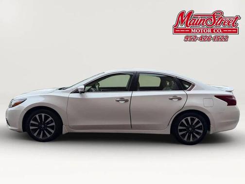 White 2018 Nissan Altima 2.5 SL