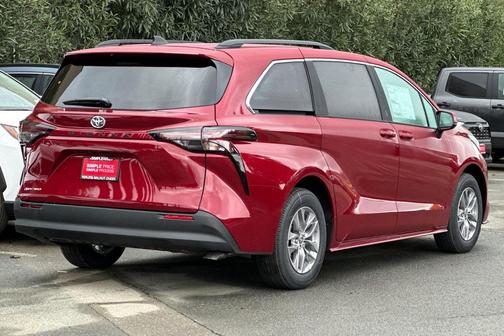 2026 Toyota Sienna LE