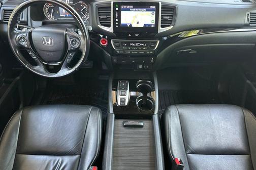 Crystal Black Pearl 2016 Honda Pilot Touring