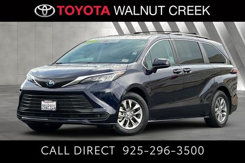 2022 Toyota Sienna LE
