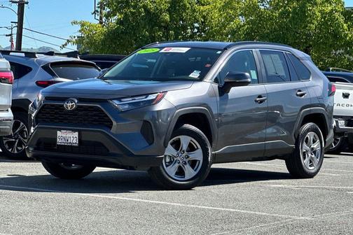 2025 Toyota RAV4 XLE