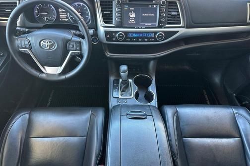 Celestial Silver Metallic 2019 Toyota Highlander XLE