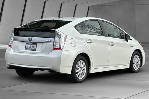 2014 Toyota Prius Plug-in Base