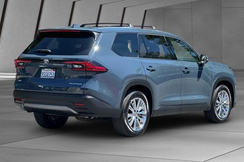 Cloud 2025 Toyota Grand Highlander Platinum