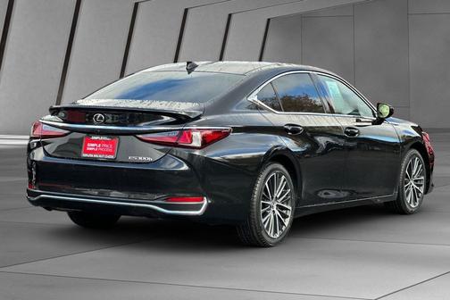 2023 Lexus ES 300h Base