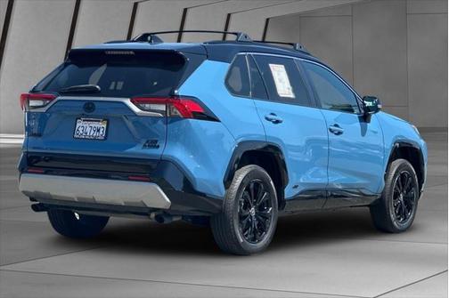 2022 Toyota RAV4 Hybrid SE