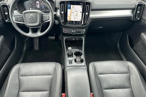 2021 Volvo XC40 T5 Momentum