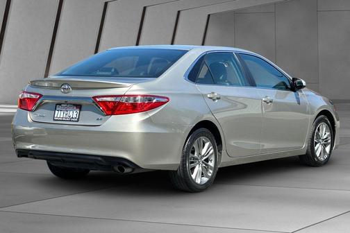 Creme Brulee Mica 2016 Toyota Camry SE