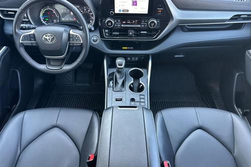 2025 Toyota Highlander Hybrid XLE