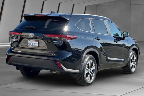 2025 Toyota Highlander Hybrid XLE