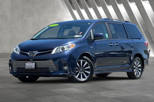 Parisian Night Pearl 2019 Toyota Sienna XLE